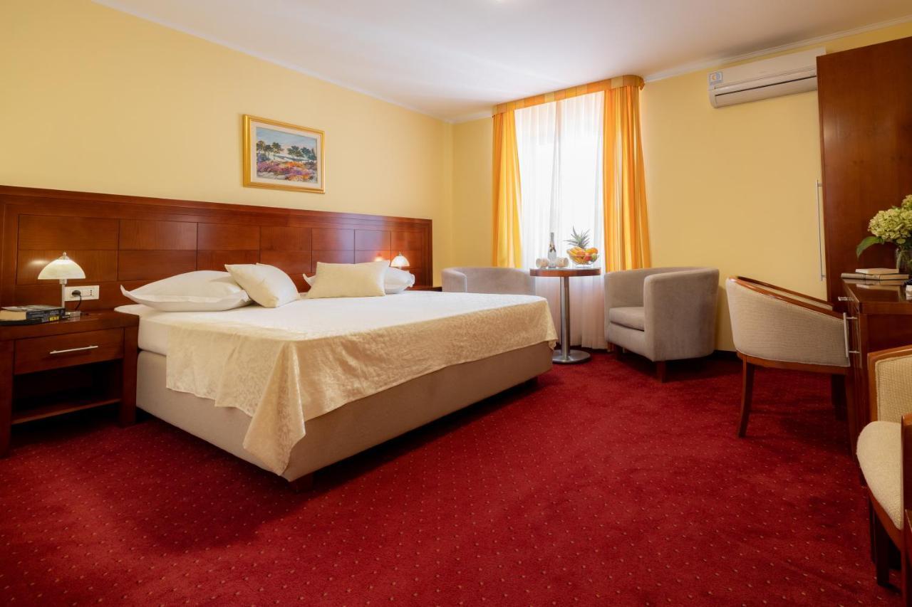 Riva 4* Makarska