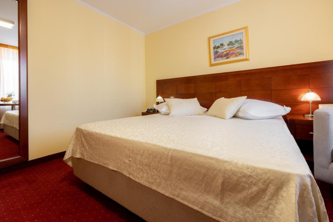 Riva 4* Makarska