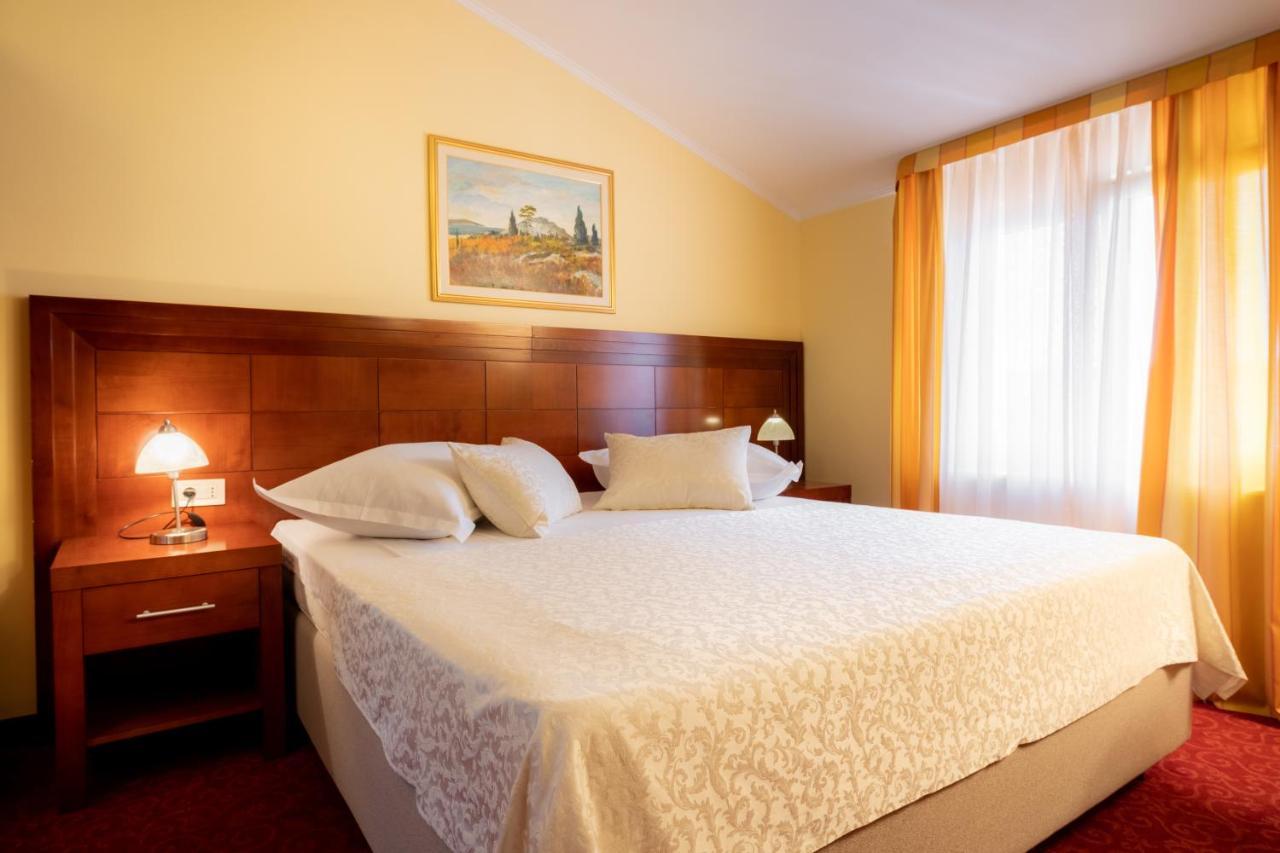 Riva 4* Makarska