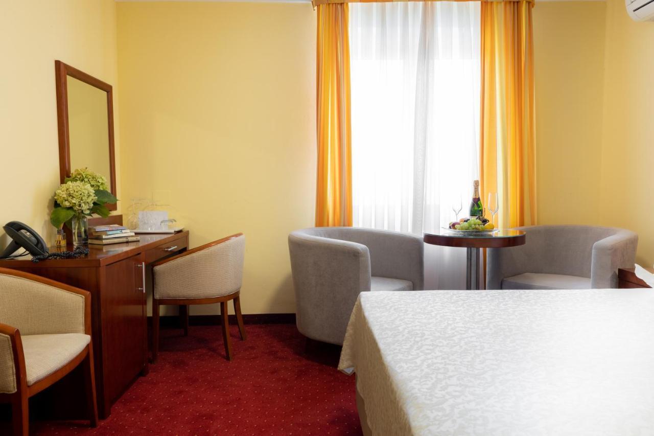 Riva 4* Makarska